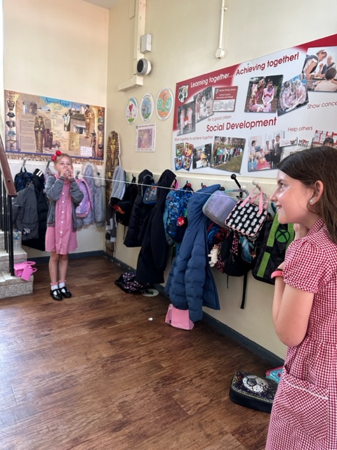 wooltonprimary's tweet image. 4M enjoyed finishing their science topic by making String Telephones. The children explored how sound travels as it is a type of energy using vibrations #WPSScience 👍