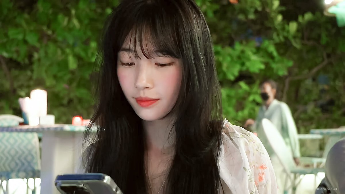 seori_ri_ri's tweet photo. 하 진짜 오늘 수지 브이로그 대만 청춘영화 여주 같음... 저녁인데도 이리 청량하다니... https://t.co/Jn0MybEWX5