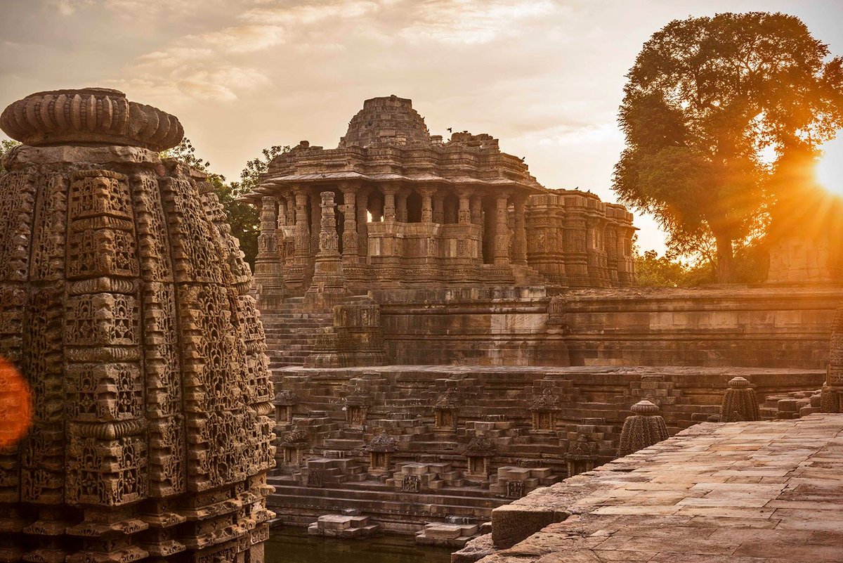 InfoGujarat's tweet photo. #Guessthename 

મોઢેરાનું સૂર્ય મંદિર કોણે બંધાવ્યું હતું ?

A. ભીમદેવ સોલંકી 
B. કર્ણદેવ 
C. કુમારપાળ 
D. સિદ્ધરાજ જયસિંહ

#GloriousGujarat #GazabGujarat #Quizoftheday https://t.co/sVUooBhLPx