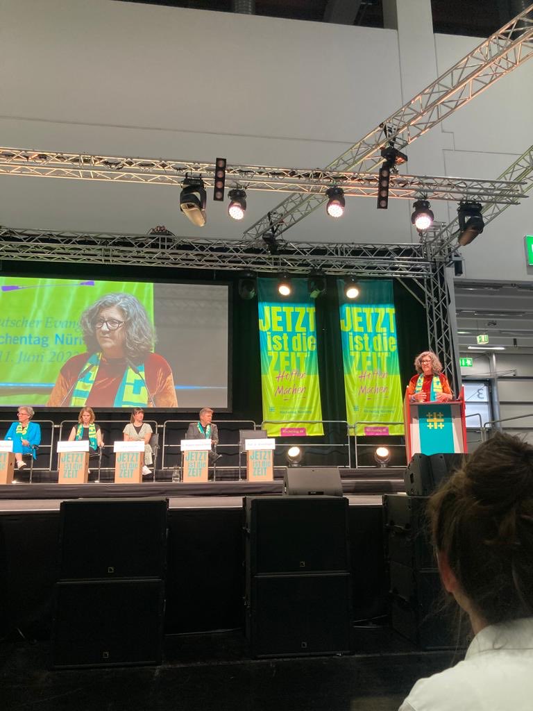 Anita Engels (@engels_klima) on Twitter photo Auf dem Rückweg vom #kirchentag2023 . Publikum ging mit bei der nüchternen sozialwissenschaftlichen Einordnung von Schuld und Verantwortung in der Klimakrise - danke für die Einladung und das umwerfende Feedback! <a href="/CENunihh/">CEN Uni Hamburg @cenunihh.bsky.social</a> <a href="/unihh/">Universität Hamburg</a> <a href="/DGSoziologie/">DGS</a> Auf dem Rückweg vom #kirchentag2023 . Publikum ging mit bei der nüchternen sozialwissenschaftlichen Einordnung von Schuld und Verantwortung in der Klimakrise - danke für die Einladung und das umwerfende Feedback! <a href="/CENunihh/">CEN Uni Hamburg @cenunihh.bsky.social</a> <a href="/unihh/">Universität Hamburg</a> <a href="/DGSoziologie/">DGS</a> 