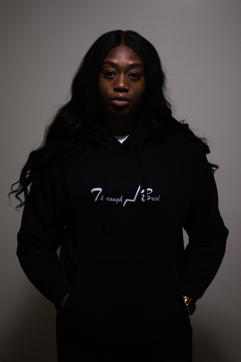 tbtilinfinity's tweet photo. We truly appreciate the icon that @TEYANATAYLOR is! From acting to creative direction. You are already a legend. Your style needs no recommendations, but here’s an idea. Our TB reflective set 🙌🏾 #athousandandone #tbtilinfinity #blackbusiness https://t.co/GpKQ25RFhk