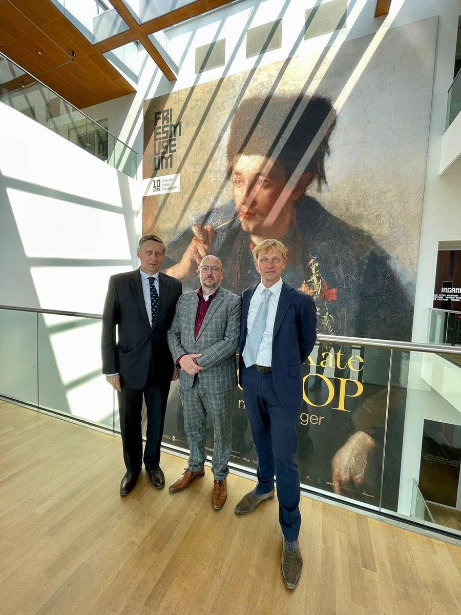 Duitse Ambassade Den Haag (@germanyinnl) on Twitter photo Volgende stop: ambassadeur Nunn was samen met honorair consul <a href="/SiegerDijkstra/">Sieger Dijkstra</a> en Kris Callens in het <a href="/FriesMuseum/">Fries Museum</a>, het grootste provinciale museum van 🇳🇱 met veelzijdige tentoonstellingen, verrassende exposities en een museumtraditie van bijna 190 jaar. Volgende stop: ambassadeur Nunn was samen met honorair consul <a href="/SiegerDijkstra/">Sieger Dijkstra</a> en Kris Callens in het <a href="/FriesMuseum/">Fries Museum</a>, het grootste provinciale museum van 🇳🇱 met veelzijdige tentoonstellingen, verrassende exposities en een museumtraditie van bijna 190 jaar.