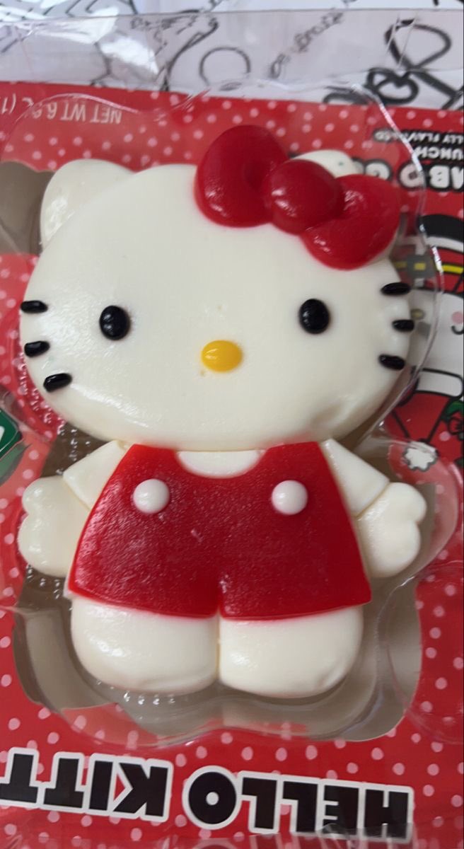 vernonascats's tweet photo. ‼️STOP EATING CAT GUMMIES‼️

— an important thread on why we should stop eating cat (hello kitty)  gummies (don't open if sensitive) https://t.co/vCgSXja9wl