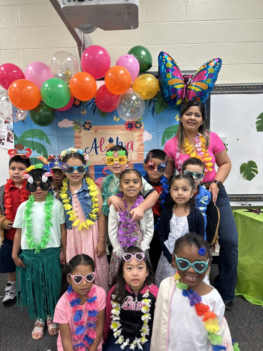 Mrsfabiola_Rm's tweet photo. This is how we celebrate 🎉  we had an amazing year!🥰my little 🦅 deserve it! #memories 
Ending my 5 journey  at @EastESNC  with a flourish @ParticipateLrng https://t.co/VCl7wNImR0