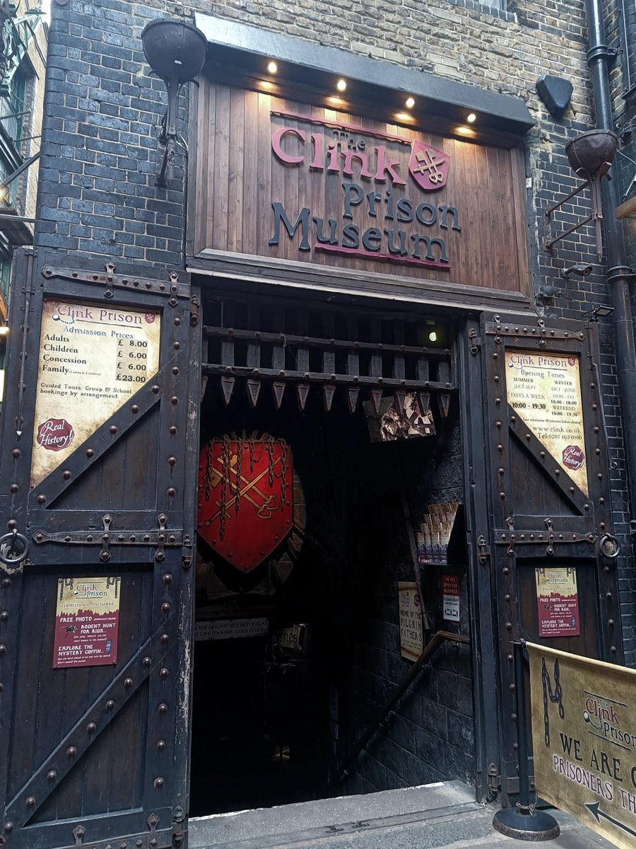 90_frog's tweet image. The Clink Prison Museum
The gate design is interesting, like a haunted house. Ticket inspection has to pull the bell, the bell will ring inside the staff out of the ticket inspection, as if in the probe