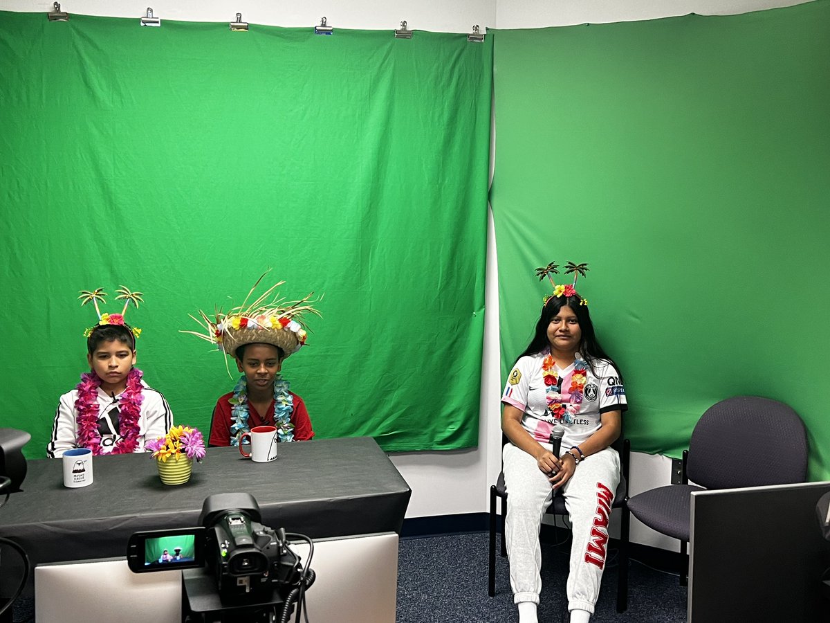 MtEagleLibrary's tweet photo. Beach day on the news! 🏖️ https://t.co/GyVn9epiDL