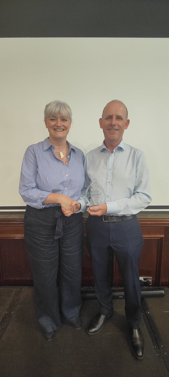 A Special Recognition Award is presented to Dr Neil Corrigan for his 'Outstanding contribution to Medical Education' 👏👏👏 by Dr Camille Harron, Postgraduate Dean & Director of Education @NIMDTA_ We wish Dr Corrigan the very best in his recent retirement! #ExcellenceDay2023⭐