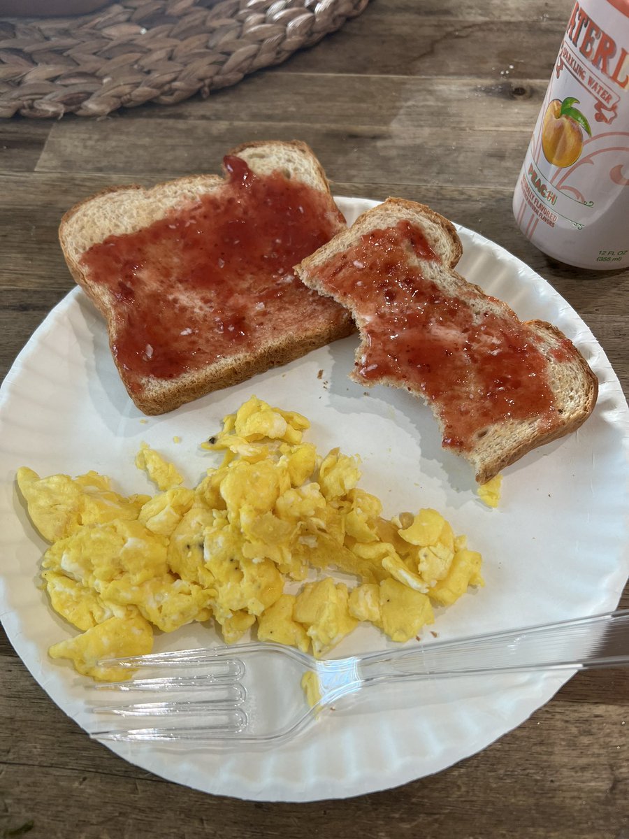 gmjackson's tweet photo. Sweet start to my morning. Nora Kate made me breakfast! #breakast #daughter #kids #loveher https://t.co/AJa0hiNXfr