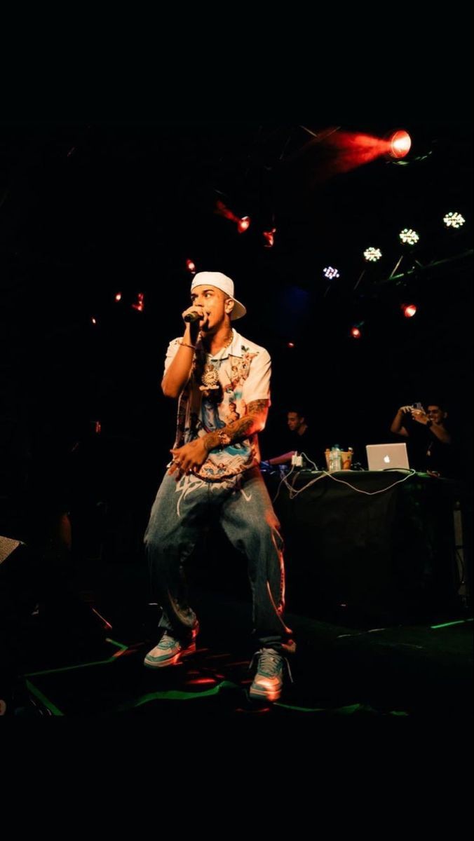 trapincena's tweet image. amores (veigh) vícios (veigh) e obsessões (veigh)