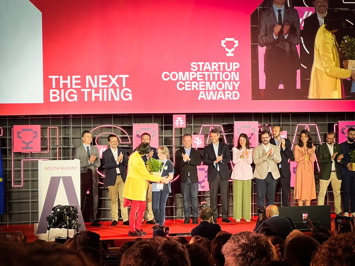 CarlosMatellano's tweet photo. I am really proud of these girls #SouthSummit23 #TheNextBigThing Winners https://t.co/zsXIANUY6z