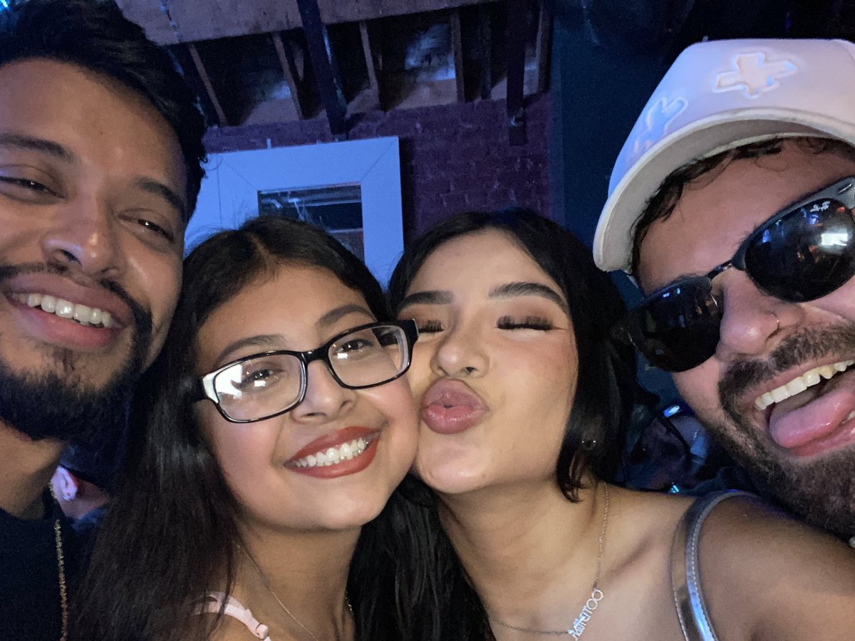 <a href="/elsyguevara/">els ❥</a>, ily you were so sweet. pa la ‘otra’