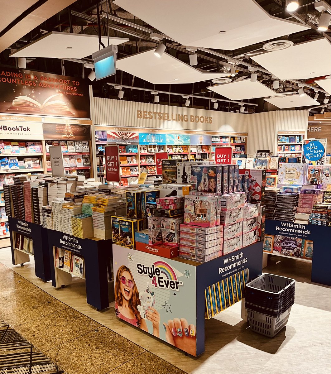 the_write_sithu's tweet photo. Mountain of words, grounded.  Airport bookshops always have the lights and feel of the eve of a Festival. Which is your favourite airport bookshop. This one’s at Changi.

#Bookstagram #WritersOnTheGo
#ReadersOnTheGo #BookishTravel
#BookObsessed #LostInStories
#BookishEscape https://t.co/0Qlu8hJoLc