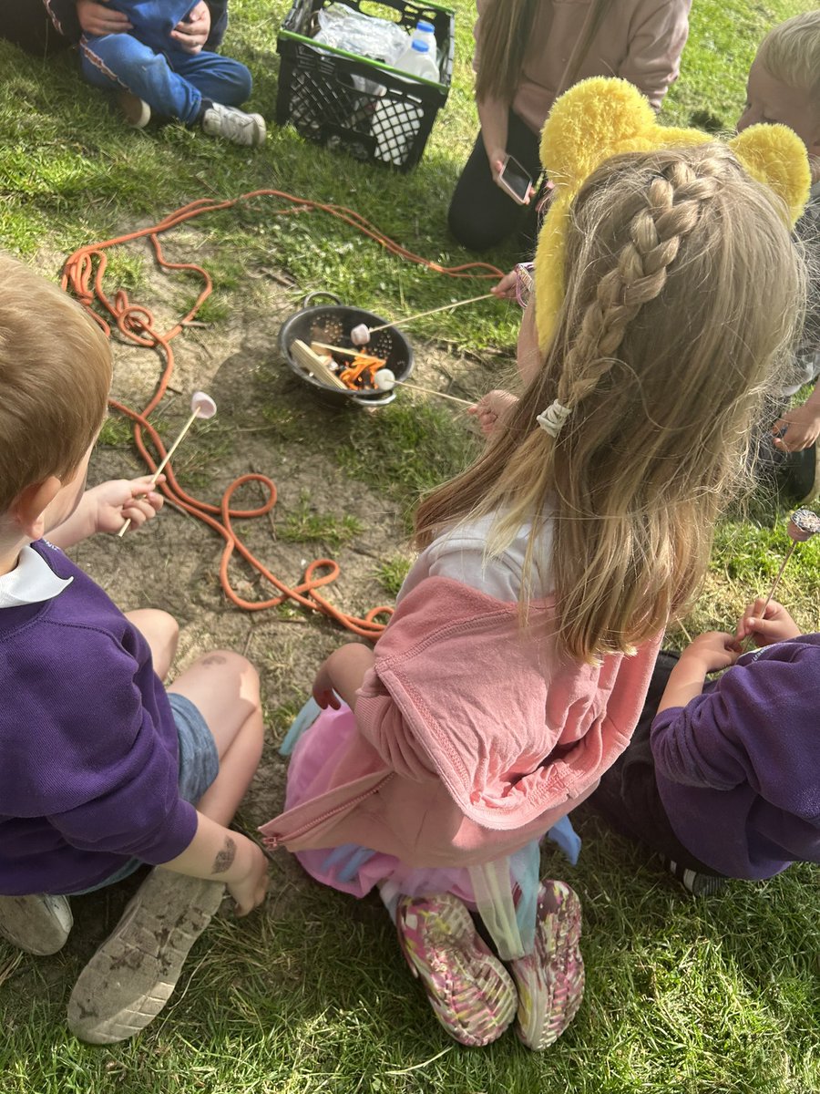 KayleighMacka13's tweet photo. @beanxnursery Scott had an amazing last back to nature session before he goes up to P1. We will never forget these memories or all the marshmallows we got to eat. https://t.co/z9DNhVLV5h