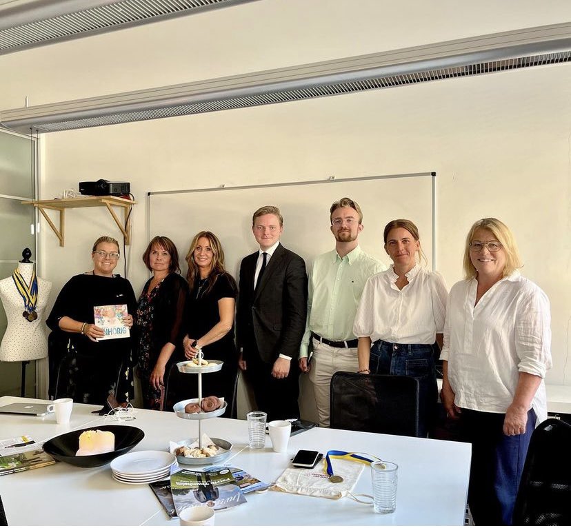 I veckan besökte <a href="/alexandraanstr1/">alexandra anstrell</a> och jag <a href="/Invidzonen/">Invidzonen</a> för att ta del av deras viktiga arbete med stöd till veteraners och utlandstjänstgörandes anhöriga. Invidzonen stöder anhöriga före, under och efter insatser. Otroligt viktigt – och ibland bortglömt, inte minst politiskt.