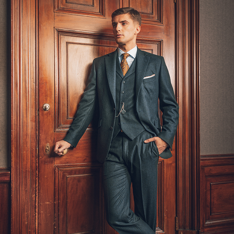 WalkerSlaterUK's tweet photo. The intricacy of the Prince of Wales Check anchors our tailoring to Scotland’s winding textile heritage. At the same time, our contemporary cuts modernise, resulting in timeless and enduring pieces.
#walkerslater #contemporarycollection #britishtailoring #tweedsuit #menswear https://t.co/ZaWCfZYT1A