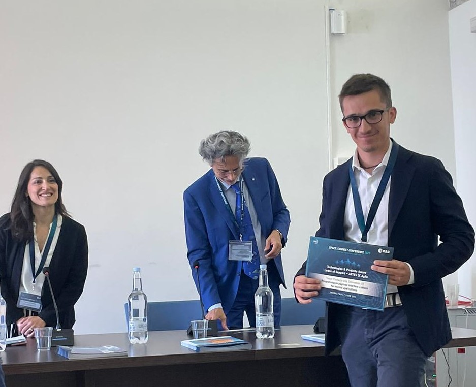 SPiN is honoured to accept the Technologies and Products Award for programmable payload interface systems for hosted applications, given by Alberto Tuozzi, President of the @FondazioneAmaldi, at the #Space2Connect conference in Matera, Italy
#telecommunication #space #MA61C