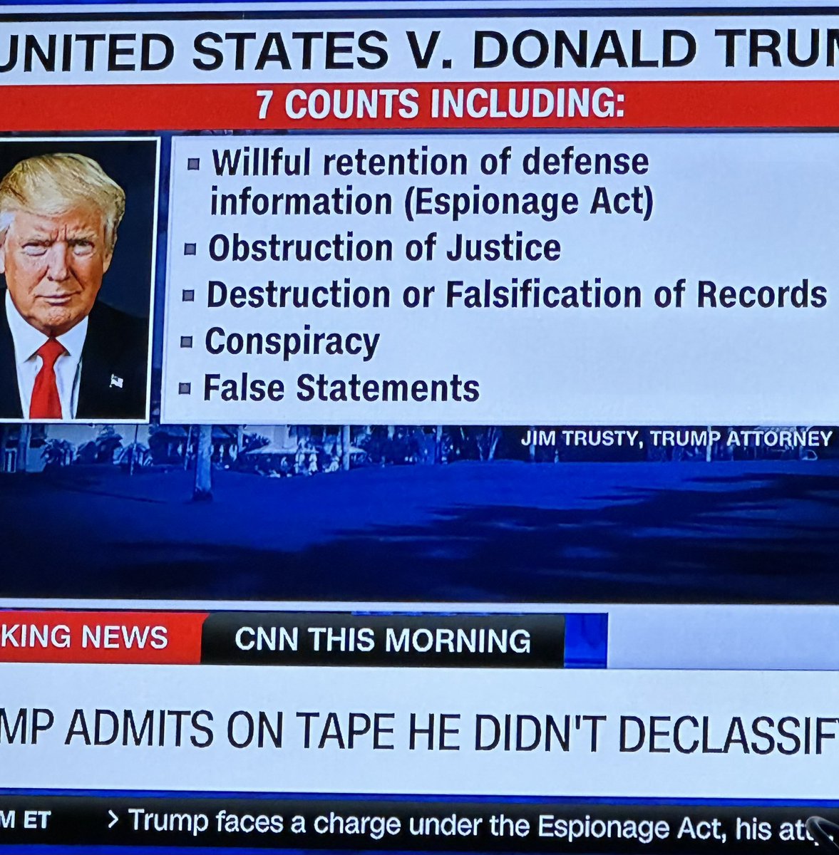 JayeTho30151595's tweet image. How the mighty have fallen! #donaldjtrump has finally reached the level of his total incompetence ! #thepeterprinciple. #liar #felon #impeachedtwice #34felonycounts #FEDERALINDICTMENT #TrumpForPrison #TrumpIsGUILTY  #7counts #espionageact #conspiracy  #NEVERTRUMPEVERAGAIN