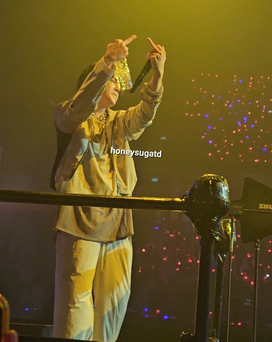honeysugatd's tweet photo. พี่บอกน้องผึ้งขอพี่ก็จัดให้ครับ มึงงงงงสะใจโว้ยยยยย https://t.co/sek4ZorcKT