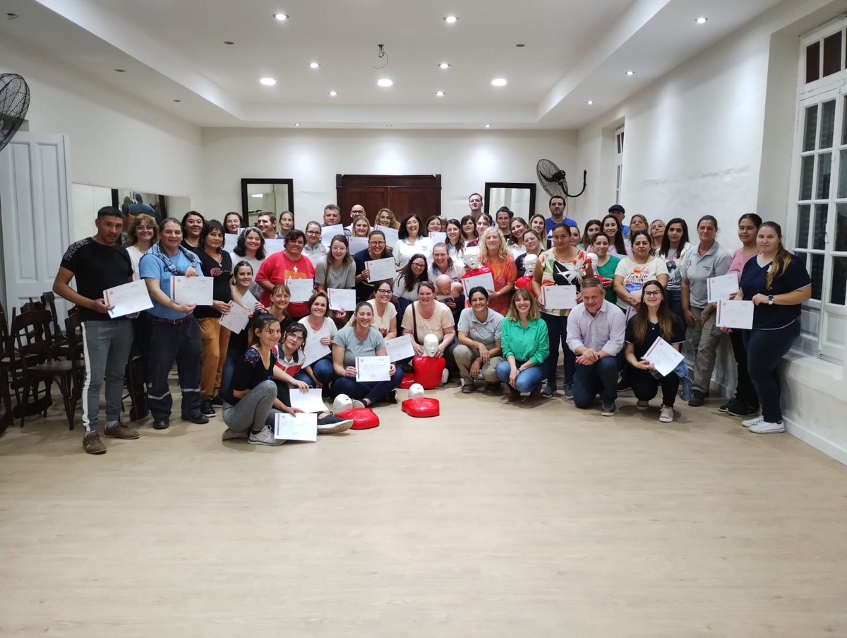 📌Felicia
↪️ Estuvimos brindando una capacitación de RCP y DEA en la localidad continuando con el Programa "Primeros Respondientes Básicos" que estamos desarrollando en todo nuestro territorio provincial. 👉