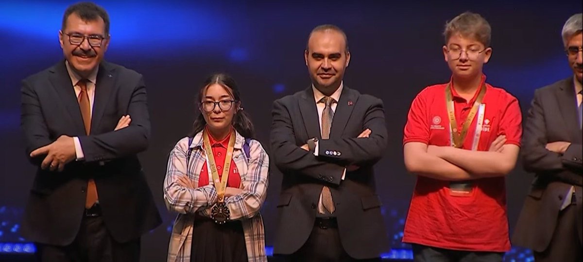🥇Türkiye Birincileri 👏

Otomatik Parlatıcının
Pasların Giderilmesinde
Kullanımı projeleriyle,
Fizik/Robotik Kodlama alanında Türkiye Şampiyonu olan, Bilim ve Sanat Merkezi öğrencilerimiz Yahya Baştuğ Çap, Beranur Öngün ve danışman öğretmenimiz Celal Öngün’ü tebrik ediyoruz.