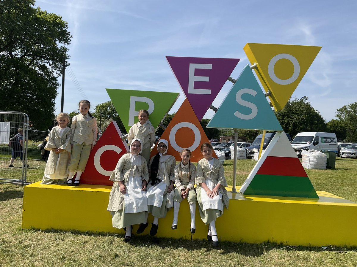 Hwyl a Sbri yn Llandovery. Plant Dawnsio Gwerin. Urdd Eisteddfod 2023.<a href="/UpperRhymneyPS/">Upper Rhymney</a>