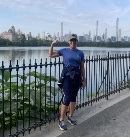 What better way to start a day in Big 🍎 than a 5Km run around the reservoir! Happy FlexFriday! 😎💪 @MyPeakChallenge @SamHeughan @CoachValbo  @RunPeakerRun @MountainPeakers #mpc2023 #flexfriday #mpsunglassesflex