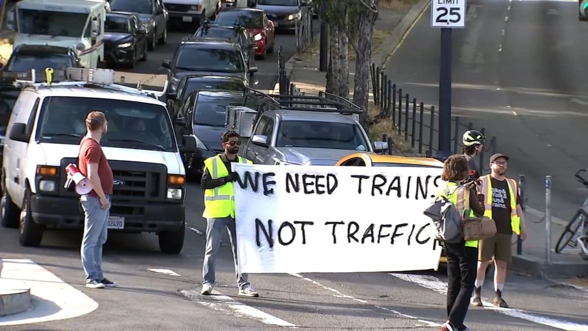 Protesters halt traffic in San Francisco to demand funding for public transit abc7ne.ws/3J78kdD