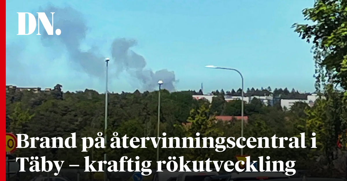 Brand på återvinningscentral i Täby – kraftig rökutveckling.
dn.se/sverige/brand-…