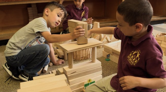 Shape attributes, composition/decomposition, concepts of unit & equivalence... Playing with BLOCKS supports mathematical thinking and learning in the classroom. bit.ly/2pu4j8K #earlyed #earlyedchat