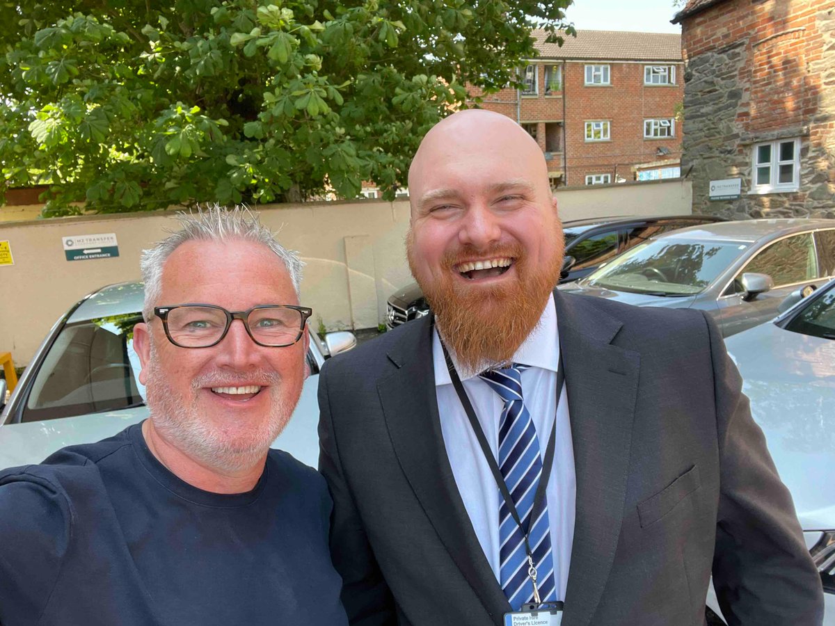 M2Transfer's tweet image. Welcoming Daniel to the M2 family. Training and first week chauffeuring completed and customers very happy. A great start Dan, thank you 👏👏👏

#SafetyInTraining #GrowingTheTeam #CasualFriday