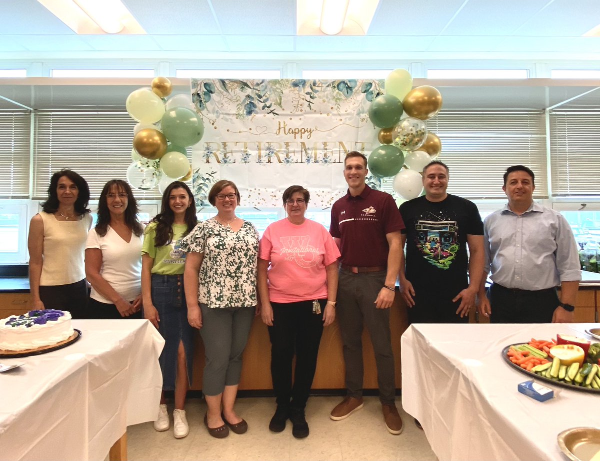 Ms_Calasso's tweet photo. Happy Retirement Ms.Braunstein!✨ 
35 years of dedicated teaching 🔬🥼🔭 #BectonScience will miss you very much!🤍 @BectonHS https://t.co/yyfyCKozm7