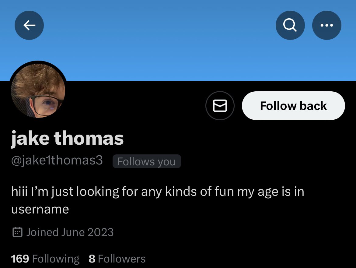 ❥WHAT THE FUCK WHY DID A 13 YEAR OLD FOLLOW ME???? 

Ew.