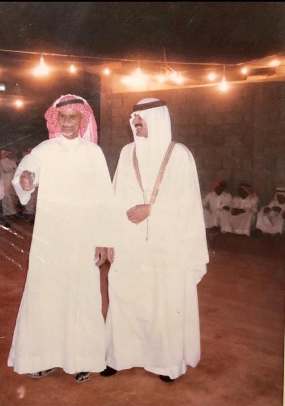 DR_m_almarool's tweet photo. لو أمطرتْ ذهباً منْ بعدِ ما ذهبا
لا شيء يعدلُ في هذا الوجودِ أبا

والدي عبدالله عثمان المرعول رحمه الله ولد في #عنيزة سنة الجوع في 1338هـ توفيت والدته وهو بالشهور الأولى فقام والده بالدوران به على البيوت لإرضاعه حيث أصبح أخ بالرضاعة لكثير من أهل عنيزة ونشأ بها وتعلم تعليمًا بسيطاً جدًا ولم يُكمل ثم غادرلمكة وهو شاب عمره 17 عامًا لطلب الرزق حيث عمل بعدة أعمال ثم تعلم قيادة السيارات وفي1358هـ أصيب بالجدري وفقد عينه اليمنى ثم حصل على رخصة قيادة السيارات في1360هـ من قسم مرورمكة في إجياد وأصبح سائقاً بقصرالملك عبدالعزيز بالملاوي بمكة 
عمل والدي على سيارة لوري فورد35 كانت تسمى دبلي 4 سلندر كان ينقل الطوب لقصر الملك عبدالعزيز بمكة أثناء ترميمه ثم عمل بورشة كراج القصر بجرول وكان مديره خميس نصّار وبعد فترة من الزمن عاد الى عنيزة حيث تزوج والدتي موضي البقمي في1367هـ رحمهم الله 
بعد فترة لاحت لوالدي فرصة للعمل فغادر عنيزة للعمل كسائق عند وكيل مزرعة الملك عبدالعزيز المعتمد إبراهيم الحبودل في الخرج ثم إنتقل للعمل لدى الوزير بن سليمان بمزرعته بجدة وبعد فترة من العمل لديه إنتقل للعمل بالأحساء لدى التاجر أبن عمران حيث أصبح ينقل التمور لسوق دخنة بالرياض فترة من الزمن ثم قرر العودة لمسقط رأسه عنيزة حيث إشترى قلابي نوع فدرل أصفر كبير عمل عليه بنقل الحصى من الصنقر لمن يرغب ببناء بيته وكان الحصى من أساسات البناء بالطين 
كما شارك والدي بسيارته الفدرل في ردم مطار عنيزة القديم عند تأسيس أرضية المطار بالجهيمية في 1373هـ 
مع مجاميع من أبناء عنيزة ثم بعد فترة أشترى سيارة صغيرة أمبالا موديل 56 وعمل في نقل الركاب داخل عنيزة من الحارات الى الصحيّة وهي المستشفى العام بها ثم أشترى قطعة أرض بالجابرية وأقام عليها بيته بسوق سد كان به عائلة البسام والعواد والعبيكي والعثيمين 
ثم أشترى سيارة وانيت أحمر موديل 58 عمل عليه فترة ثم قرر أن يفتتح ورشة لخبرته في أعطال السيارات وهي عبارة عن صندقة كانت بغرب مدرسة الفاروق في عنيزة وكان سور المدرسة لم يقام بعد حيث كنّا بالفسحة نأتي إليه بالورشة ونتناول بعض الموجود لديه 
ثم قرر والدي التوسع بالورشة وأنتقل الى شمال بوابة بلدية عنيزة القديمة بمدخل حي المستغيثة بجوار ورشة محمد النيف وإبراهيم القرطون وعندما ضاقت به السبل ترك العمل بالورش وألتحق بالعمل الحكومي موظفًا كسائق في إدارة الزراعة بعنيزة عند تأسيسها في 1385هـ وعمل بها فترة كان يتردد على الوزارة بالرياض في مهمات عمل على لوري تابع لأدارة الزراعة 
ثم إنتقل والدي للعمل ببلدية عنيزة وعمل بها حتى تقاعده في 1425هـ وتوفي رحمه الله أثر مرض لم يمهله طويلًا في ذوالحجة1427هـ كان شخصية مهابة لايقبل الخطأ سمح وعطوف ومحبوب وكان بعض الشباب يطلقون عليه لقب شيخ الشباب لروحه الشبابية والمرحة عاش حياته عصاميًا ومكافحاً وصابراً برغم الظروف التي حلت به منذ صغره تغمده الله بواسع رحمته وموتى المسلمين
