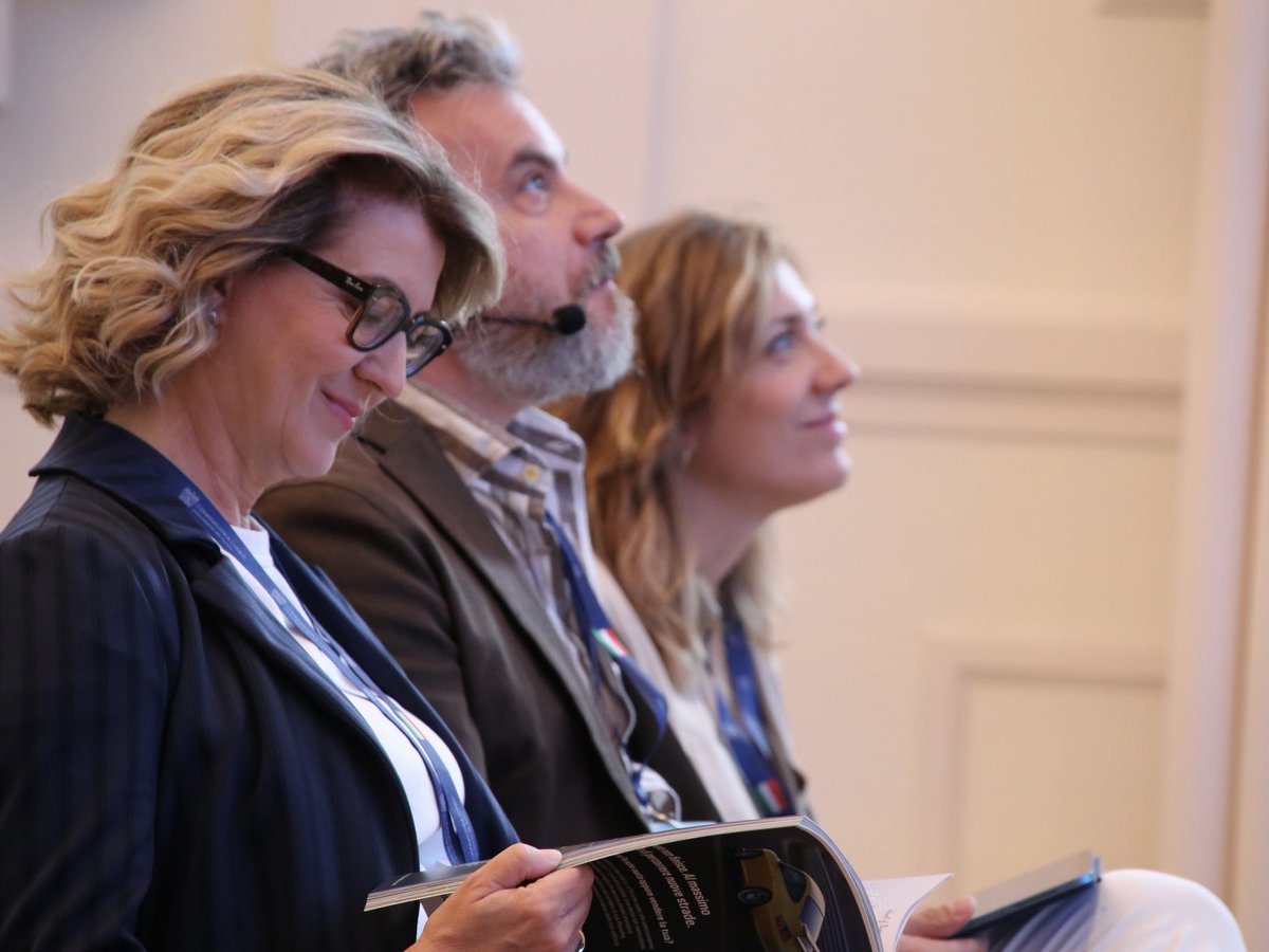 ConfindustriaCn's tweet photo. 𝗕𝗘𝗡𝗩𝗘𝗡𝗨𝗧𝗜 𝗡𝗘𝗟𝗟’𝗘𝗥𝗔 𝗗𝗘𝗟𝗟𝗘 𝗧𝗘𝗖𝗡𝗢𝗟𝗢𝗚𝗜𝗘 𝗘𝗦𝗣𝗢𝗡𝗘𝗡𝗭𝗜𝗔𝗟𝗜

In sala in numero speciale di Made In Cuneo, l’house organ di Confindustria Cuneo

#confindustriacuneo #statigenerali #digitale #ia #iot #metaverso #tech #tecnologia https://t.co/2umcMYUSeY