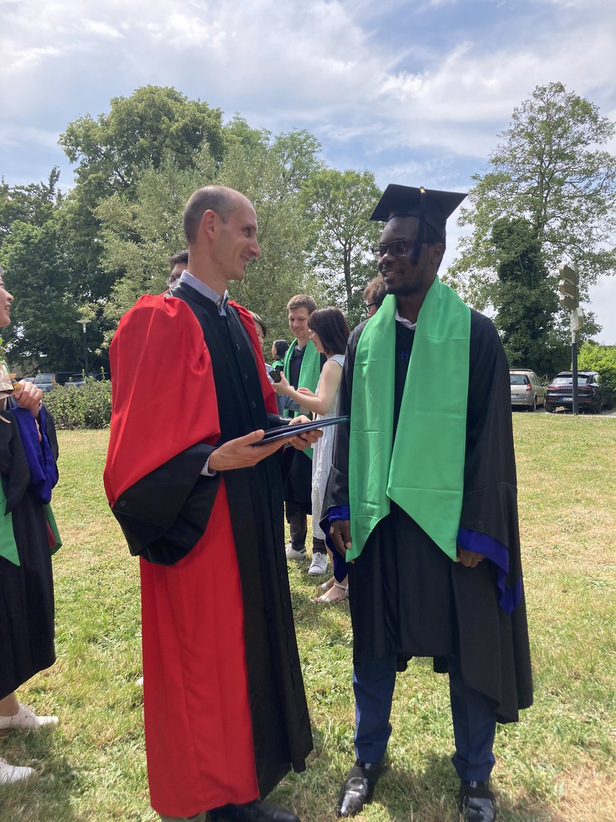 Our #PhD students celebrate their graduation with their supportive staff and family, and <a href="/HECParisPhD/">HEC Paris PhD</a> Dean Prof <a href="/johanhombert/">Johan Hombert</a>! 

Congratulations for your perseverance to push the boundaries of knowledge, and good luck for your new position! #HECPhD #HECgrad23 🥳 👩‍🎓 🧑‍🎓