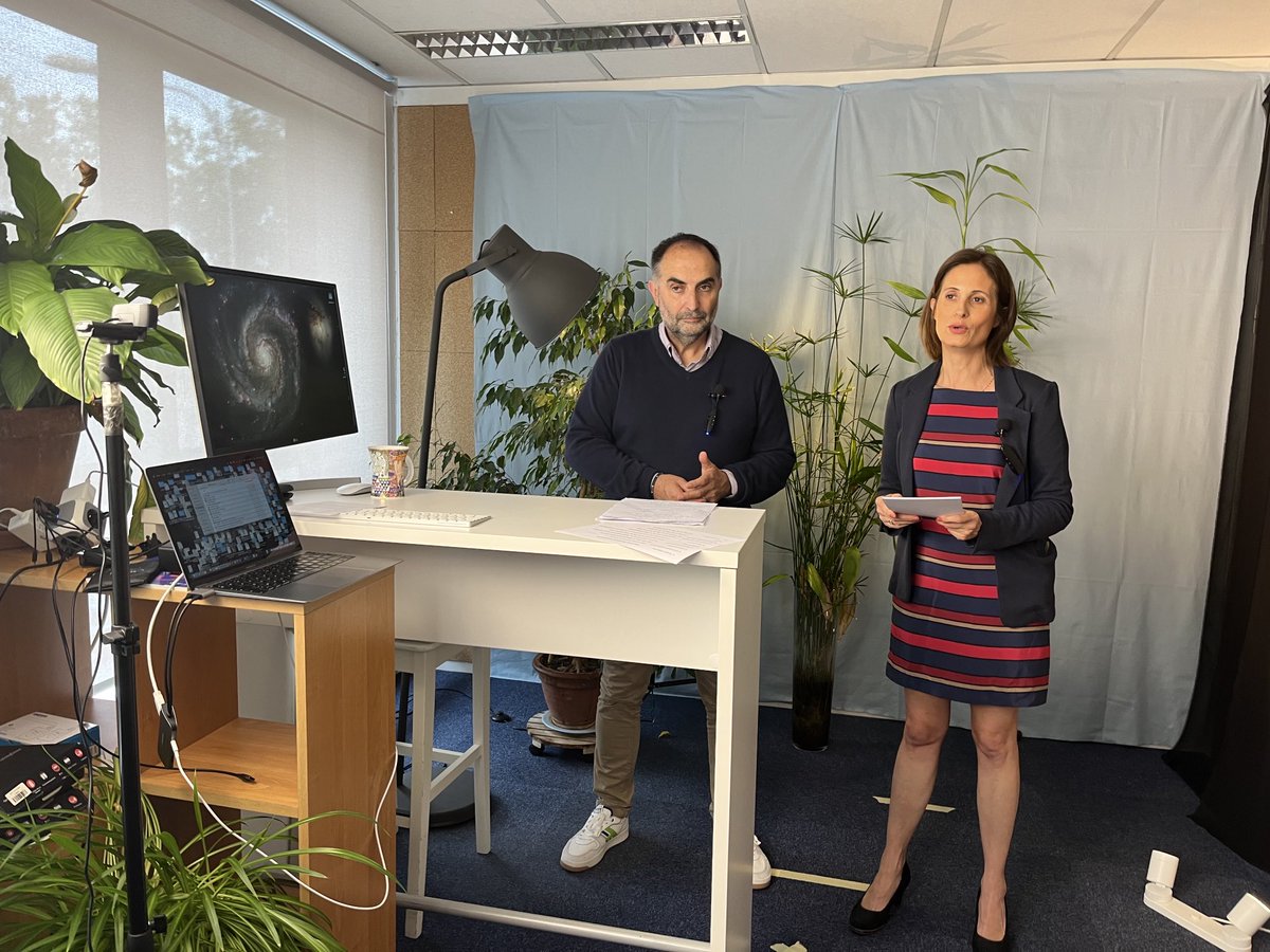 YvesCharmont's tweet image. En direct des studios ⁦@cap_com⁩ la remise du 25 prix de la presse et de l’information territoriales #compublique #capcom23