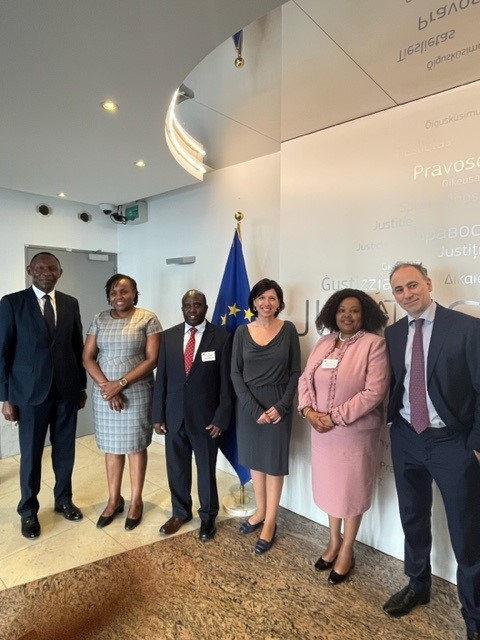 It was a pleasure to meet Secretary to the Cabinet of 🇰🇪 @WanjauMercy Principal Secretary of @MoICTKenya @tanuijohn Data Protection Commissioner of 🇰🇪@ikassait @ODPC_KE & Ambassador @bantigito @KEinBelgium to discuss our increasingly shared digital & #DataProtection agenda. 1/2