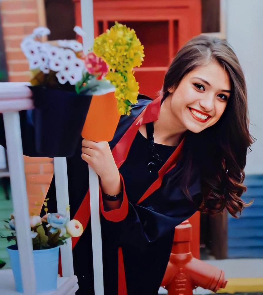 koprubasi45's tweet photo. Şehit Öğretmenimiz Şenay Aybüke YALÇIN’ ı şehadetinin yıl dönümünde saygı ve rahmetle anıyor, aziz hatırası önünde saygıyla eğiliyoruz 🇹🇷 https://t.co/fItvoJHcQU