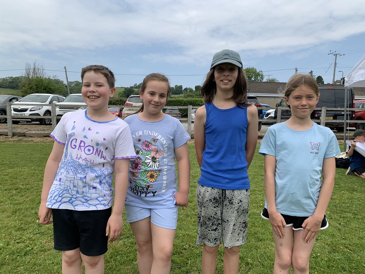 BroBrynach's tweet photo. Mabolgampau llwyddiannus iawn prynhawn ‘ma🏃🏻🏅👟 #iechydalles #ymarfercorff #actif @ysgoliachsirgar
A very successful Sports Day this afternoon🏃🏻🏅👟 #healthandwellbeing #physicaleducation #active https://t.co/cDyBGd3y9D