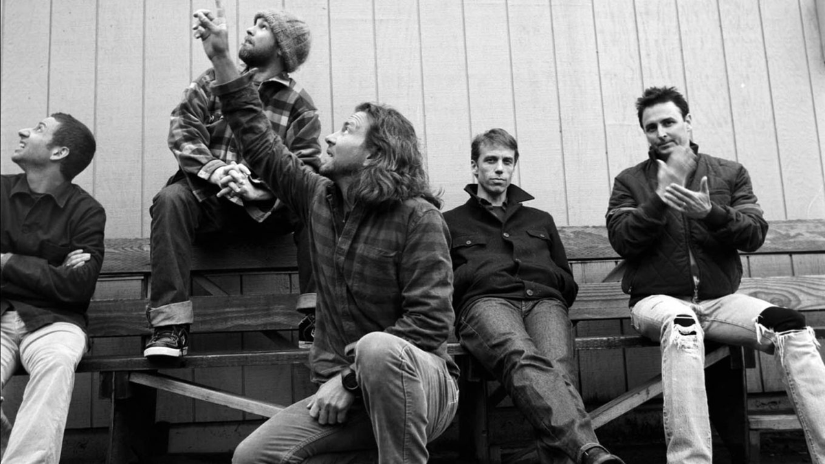 What is YOUR favorite PEARL JAM song of ALL TIME? #PearlJam #Grunge returnofrock.com/pearl-jam-albu…