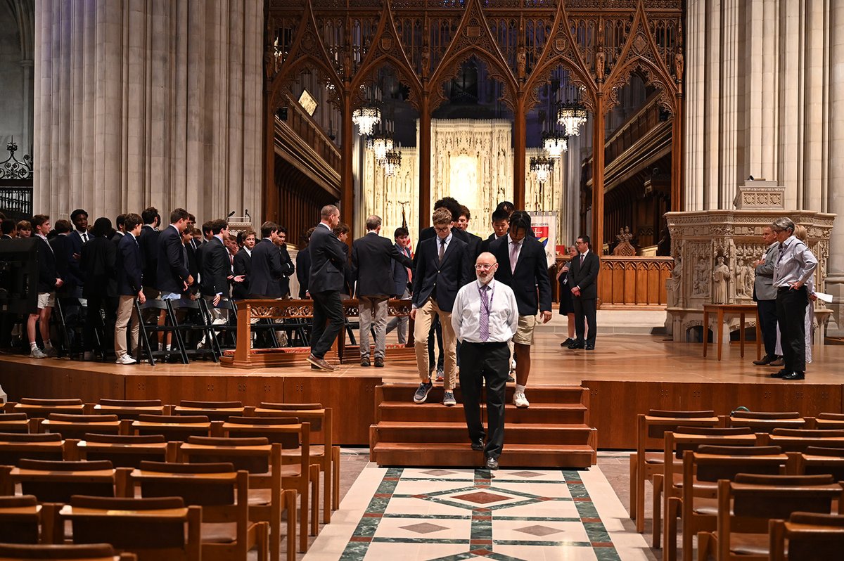 The #STAClassOf2023 had rehearsal for their Commencement exercises in the National Cathedral yesterday. Enjoy more behind-the-scenes photos on Flickr: flic.kr/s/aHBqjAH7bW!