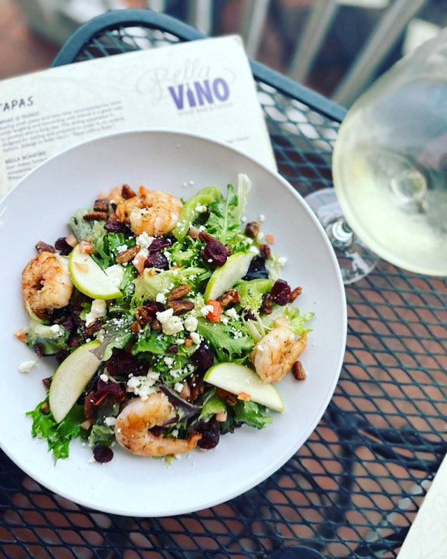bellavinostl's tweet photo. Salad 🥗 Time 🚨 @bellavinostl 👏🏻👏🏻 Spring mix 🥬 lemon 🍋 oregano vinaigrette, shrimp 🍤, apples 🍏, kiwi, cranberries, candies pecans, tomatoes 🍅 and feta cheese 🧀. This salad is so fresh and delicious 😋. #winebar #tapas #salad #winebar #vino #dinner #stlfoodie #LocalEats https://t.co/QZMNHy5qmJ