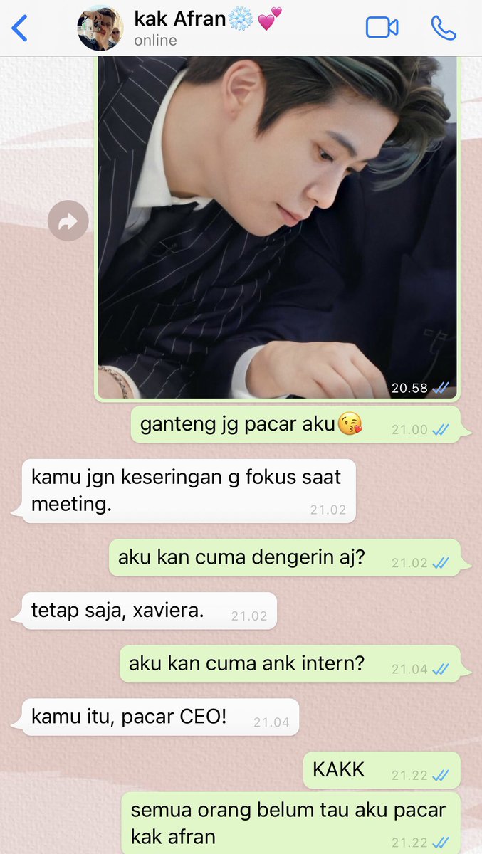 — CEO's girlfriend is an Intern.
#afranxaviera

jaehyun few tweets au