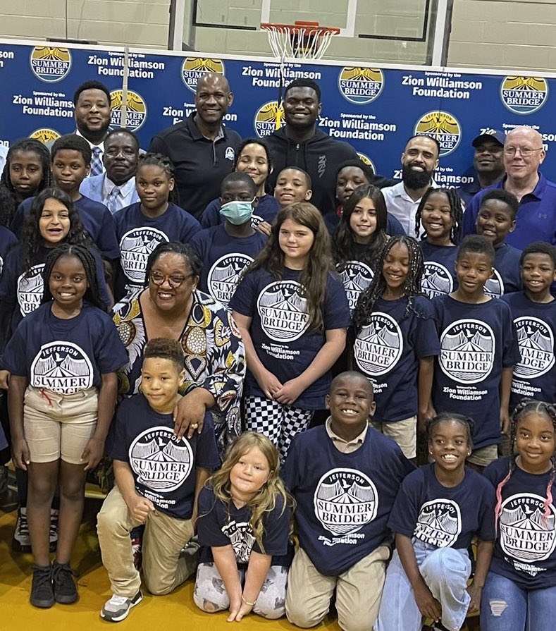 TheDunkCentral's tweet image. Zion Williamson donated $250,000 to help with uniform costs for children who have to attend new schools 🔥

(Via @_Andrew_Lopez)