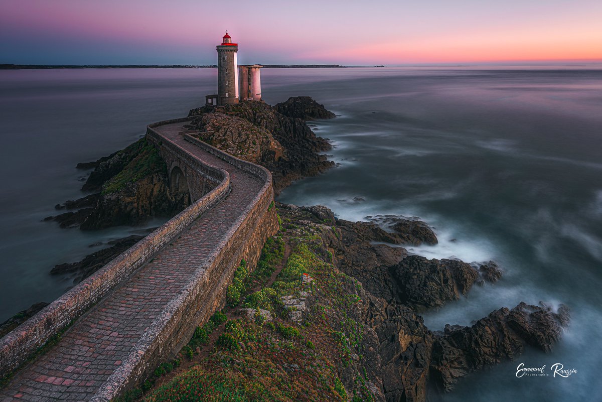 @MrWhoCapture @earthcurated @viewbug @iTheFelizer @NatGeoPhotos @alexmack__ So phare away...
#sunset #breizh #brittany #lighthouse #petitminou #direstraits