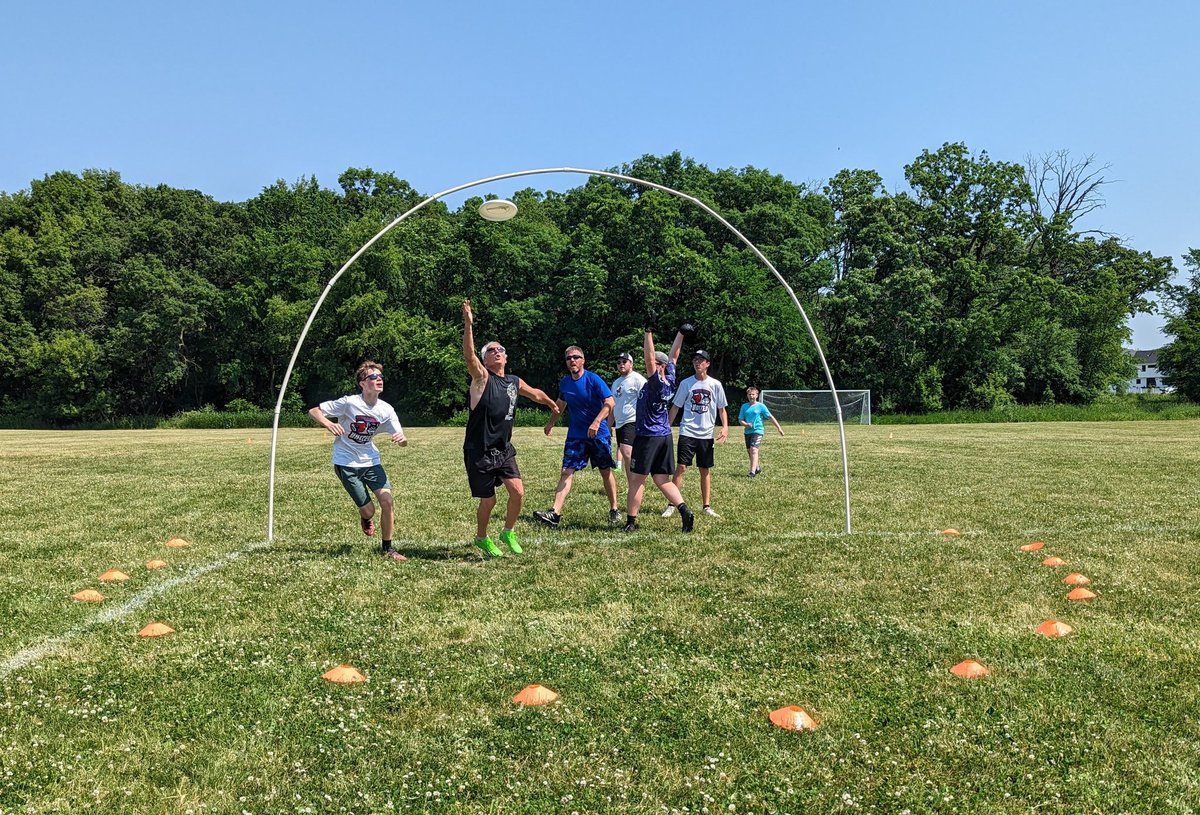 SPOpenUltimate's tweet image. School&apos;s out, and goalty&apos;s ON tomorrow, 6/10, from 9:30-11 at Creekside Elementary in Sun Prairie!  Remember that folks of all ages, genders, and abilities are welcome - especially current and former SPUF players and their friends and family. #sunprairie #sunprairiewi #frisbee