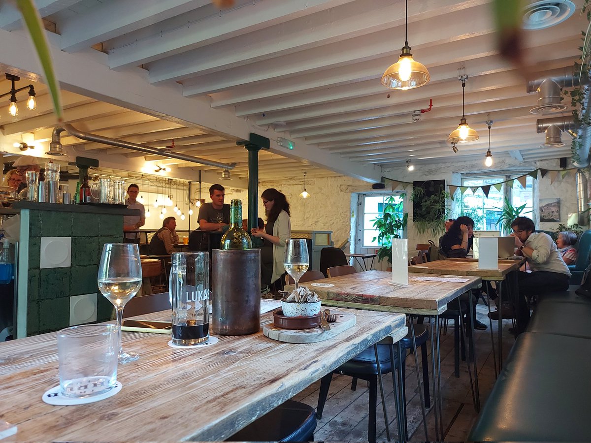 OfficialTeamBBs's tweet photo. Gutted. My fav bar in the Mills is closing down π. They staff are beautiful folk and are ace with MB. One month left to enjoy it #ShrubClub
#NewMills #Gutted https://t.co/yo8KqAPefn