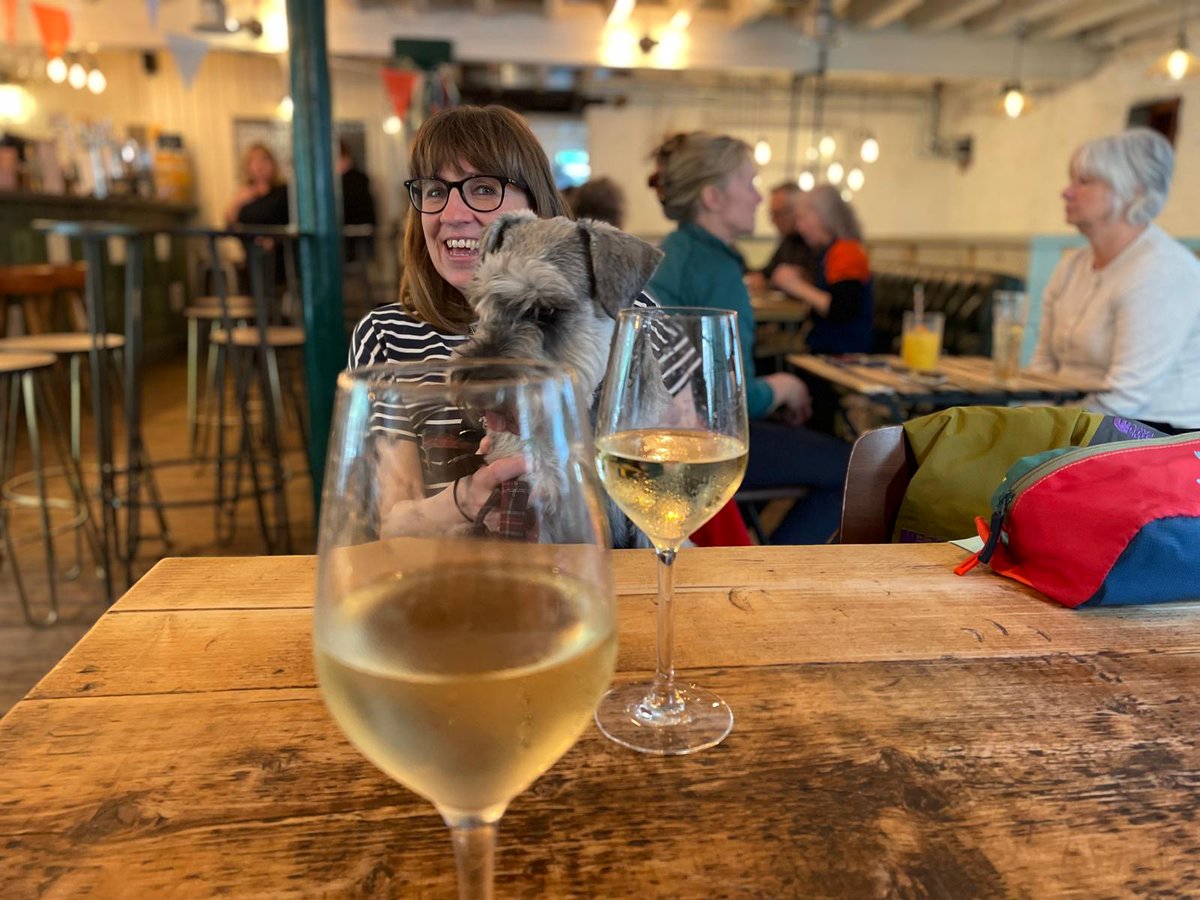 OfficialTeamBBs's tweet photo. Gutted. My fav bar in the Mills is closing down π. They staff are beautiful folk and are ace with MB. One month left to enjoy it #ShrubClub
#NewMills #Gutted https://t.co/yo8KqAPefn