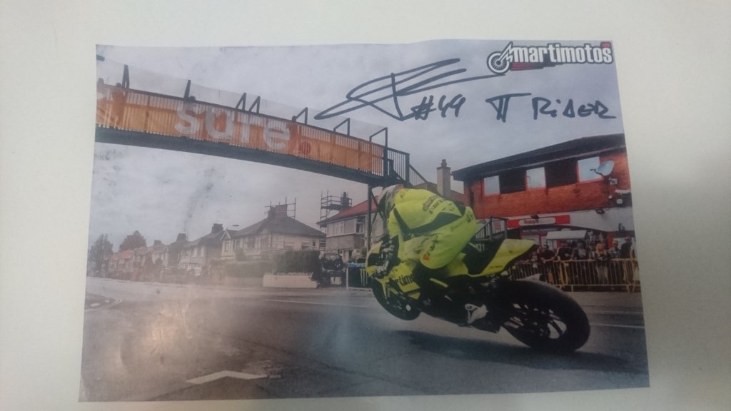 Surtees_f1_500's tweet photo. @Swinxy Esa es la foto en la que tengo su autógrafo. Me la firmó en la tienda de Martimotos rn Barcelona.
#eternoraul https://t.co/XOQlnlPk3v