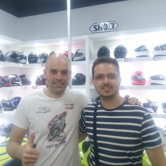 Surtees_f1_500's tweet photo. @Swinxy Esa es la foto en la que tengo su autógrafo. Me la firmó en la tienda de Martimotos rn Barcelona.
#eternoraul https://t.co/XOQlnlPk3v